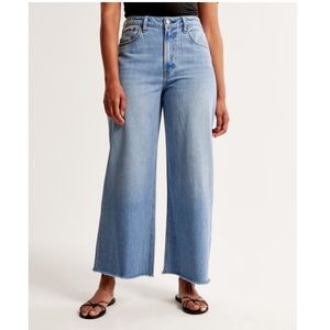 Abercrombie & Fitch The Crop Wide Leg High Rise Jeans Size 31 Curve Love